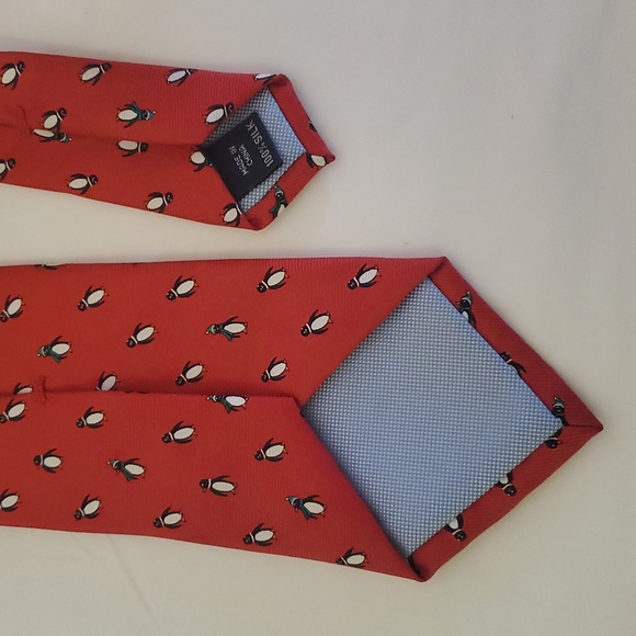 100% Silk Neck Tie Tommy Hilfiger Holiday Penguin Print Christmas Red - Picture 4 of 4